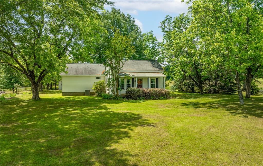 1730 Lee Peters Rd., Loganville, GA 30052