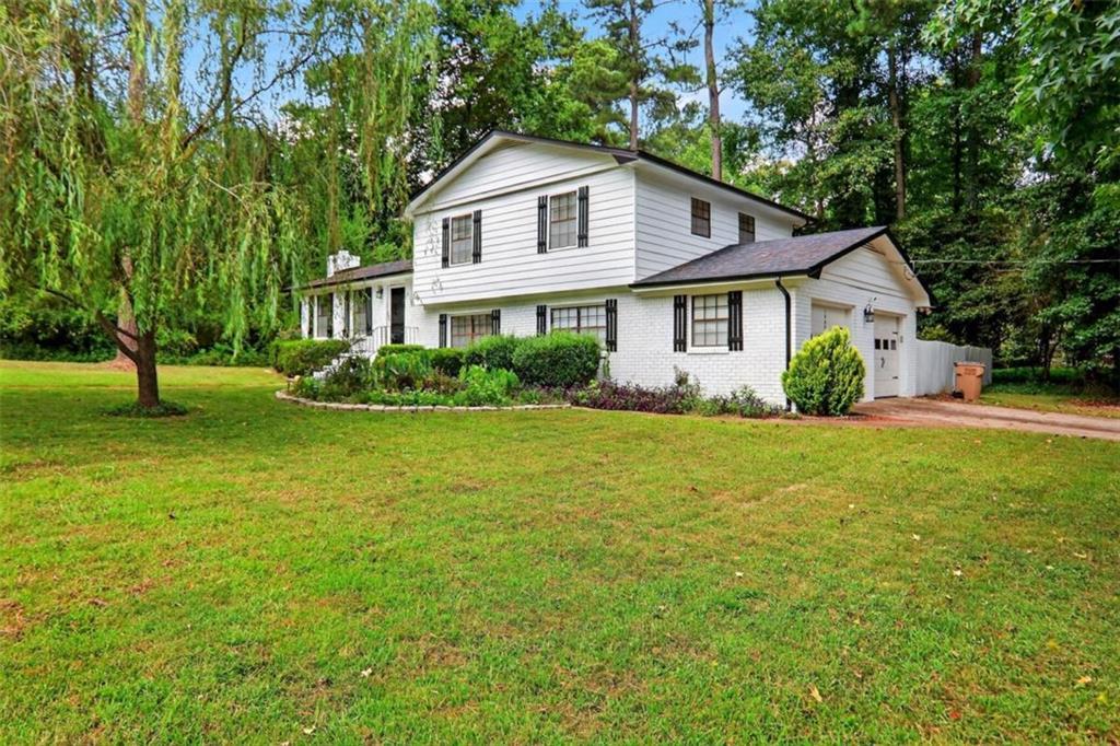 1236 Country Pine Dr., Ellenwood, GA 30294