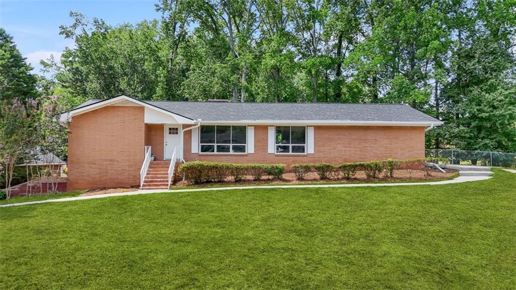 324 Plantation Cir., Fayetteville, GA 30214