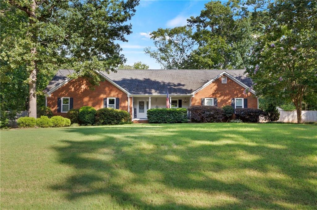 154 Robbens Dr., Mcdonough, GA 30252