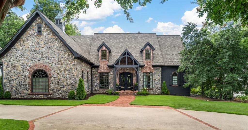 1104 Hazeltine Ln., Kennesaw, GA 30152