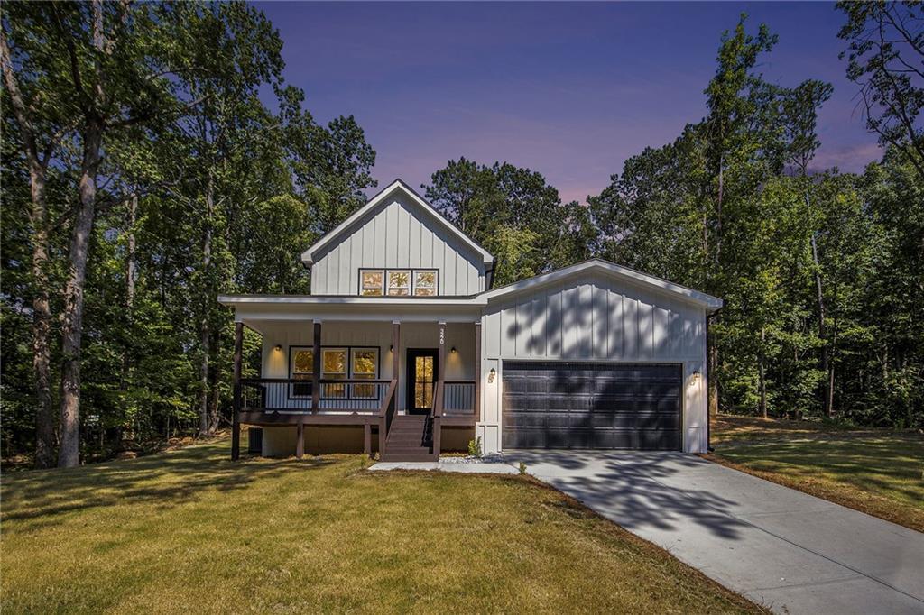 3220 Sweetbriar Dr., Villa Rica, GA 30180