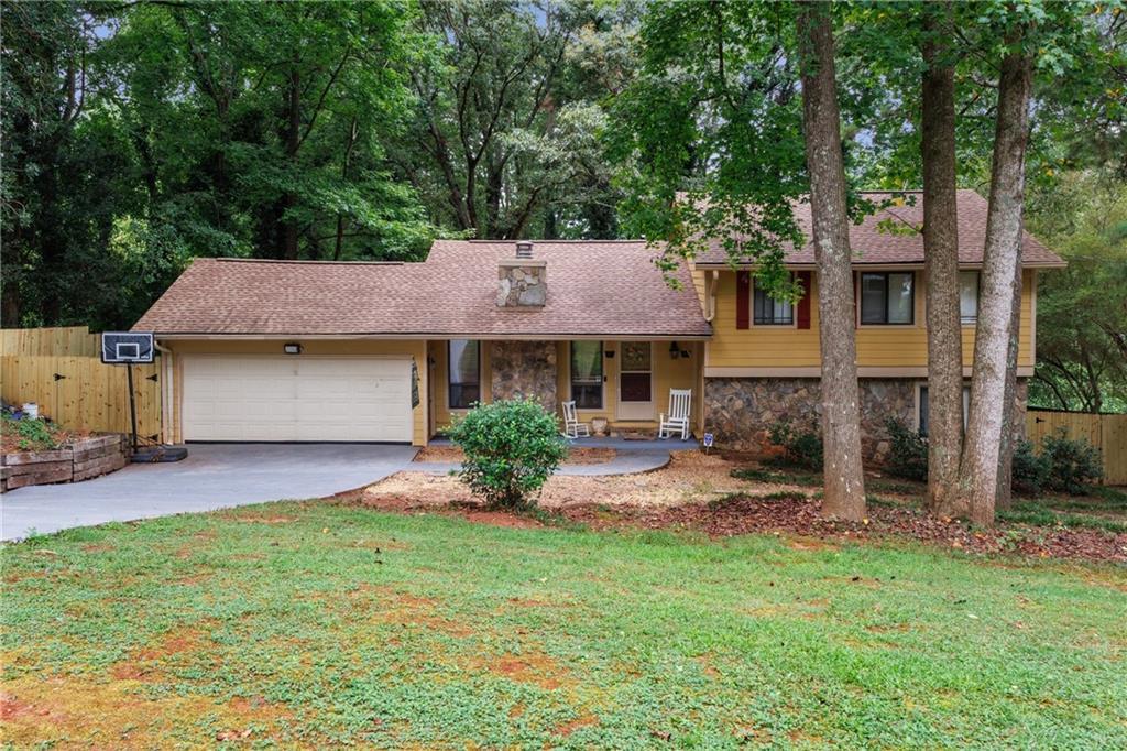 5002 Abbey Ln., Lilburn, GA 30047