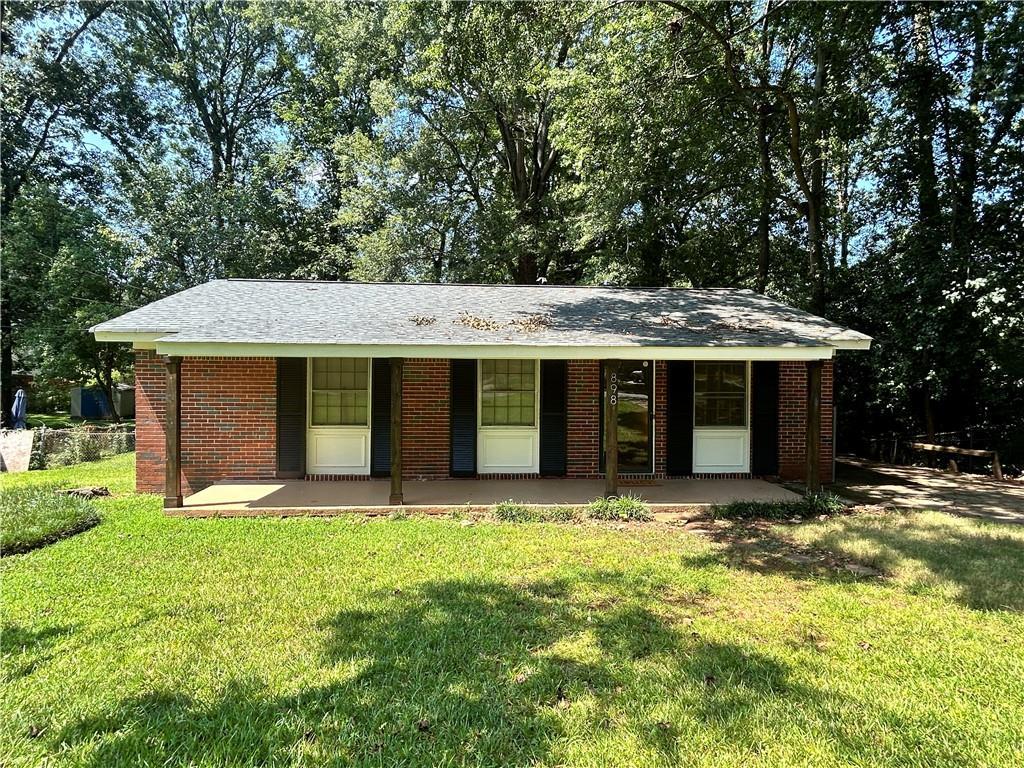 898 Verona Dr., Clarkston, GA 30021