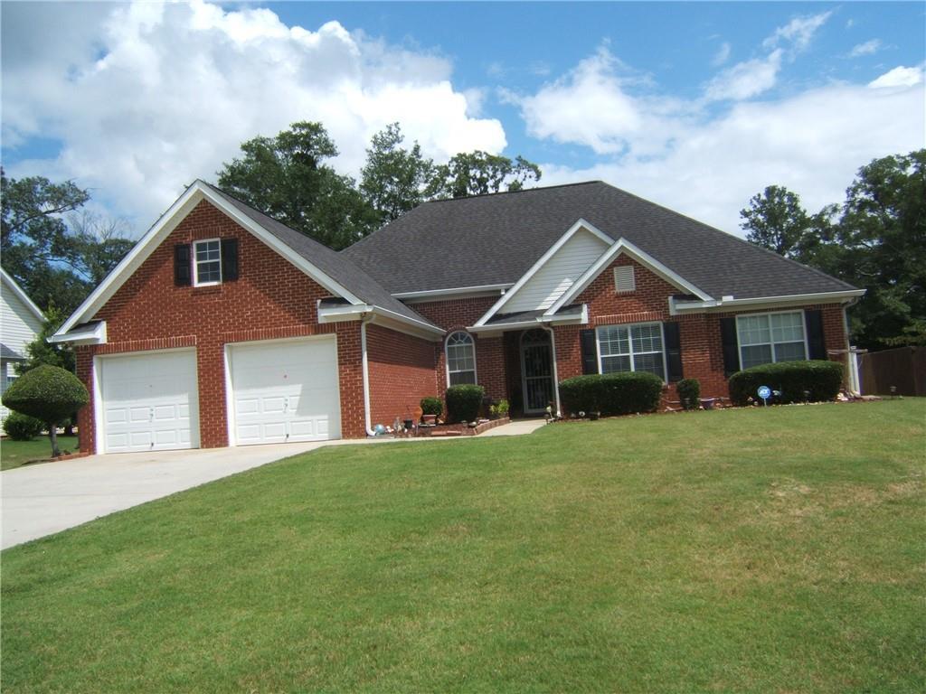 5388 Peachtree Landing Dr., Ellenwood, GA 30294