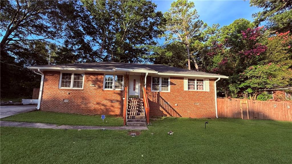 1367 Oakview Cir., Forest Park, GA 30297
