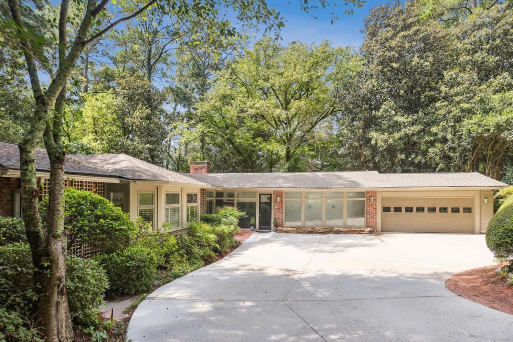572 Hillside Dr., Atlanta, GA 30342