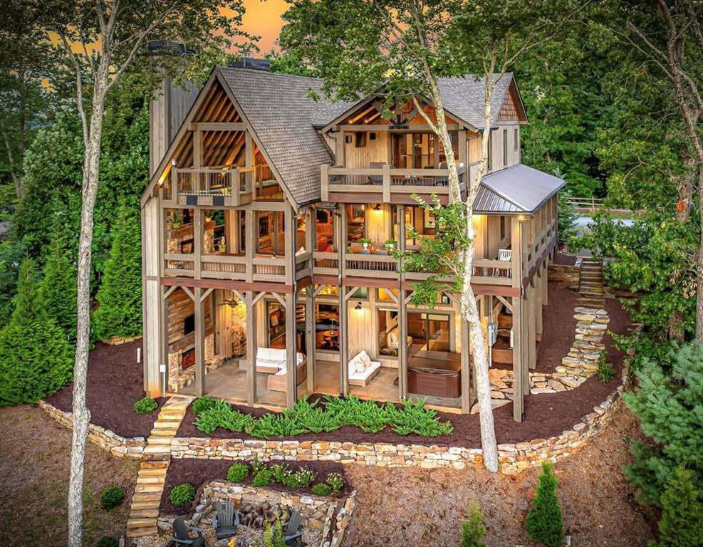 520 Overlook Dr., Blue Ridge, GA 30513