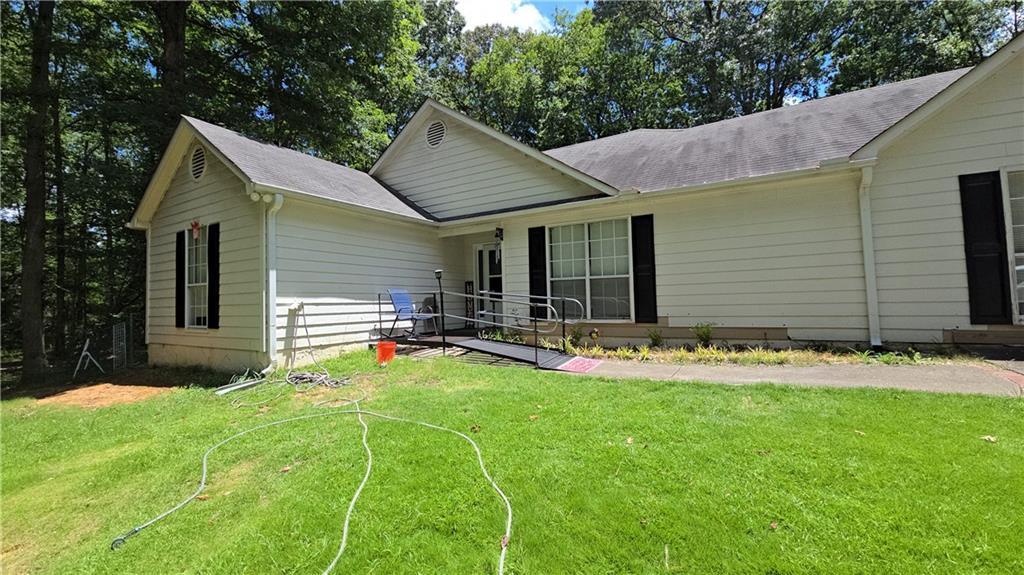 365 Cook Dr., Ellenwood, GA 30294