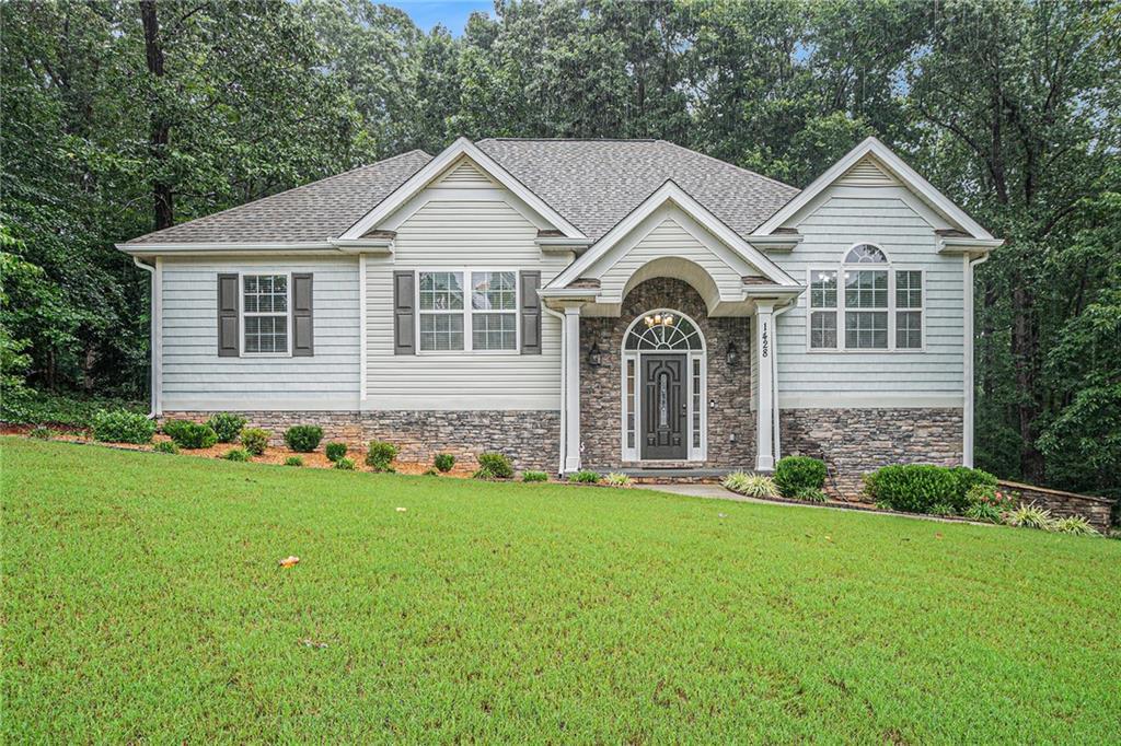 1428 White Oak Trace, Loganville, GA 30052