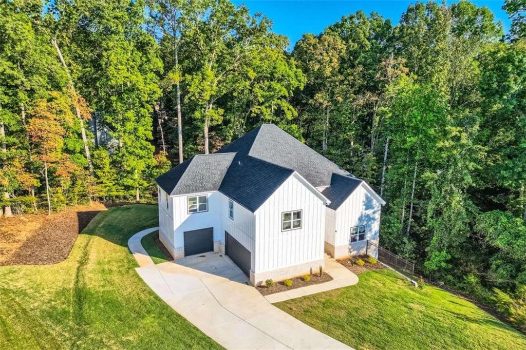 6004 Crofton Ct., Douglasville, GA 30135