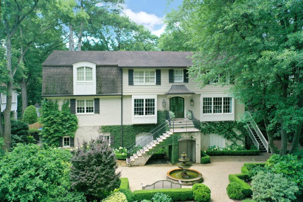 1370 Hanover West Dr., Atlanta, GA 30327