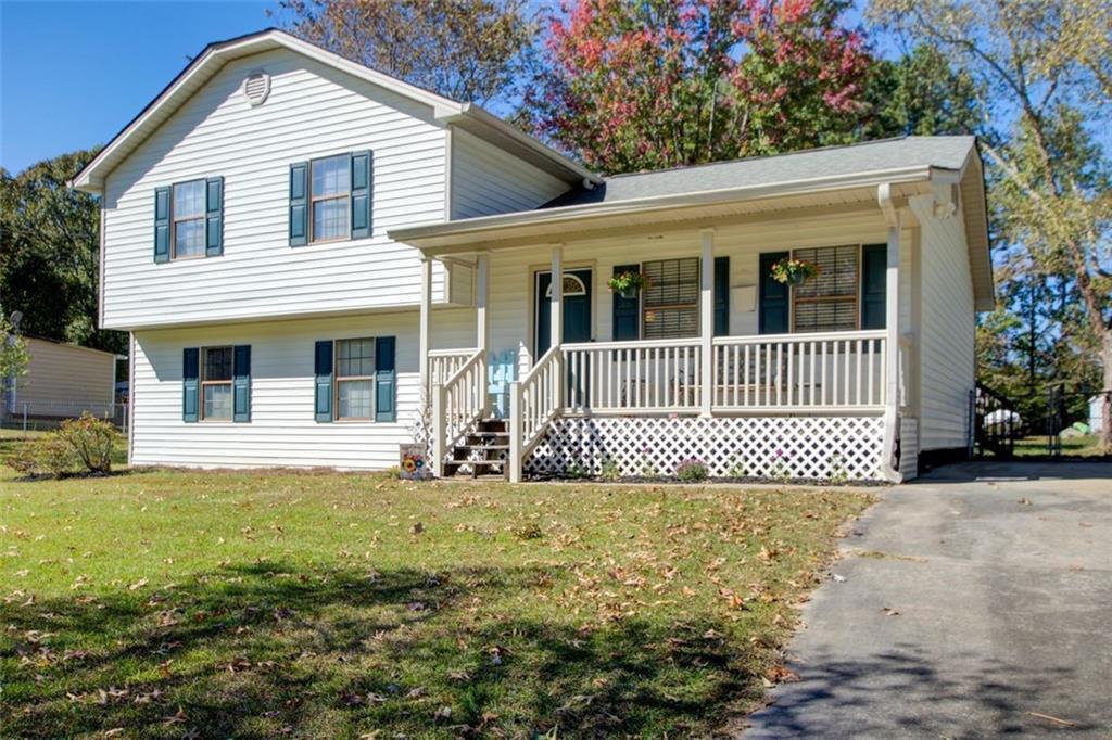1370 Compton Woods Dr., Loganville, GA 30052