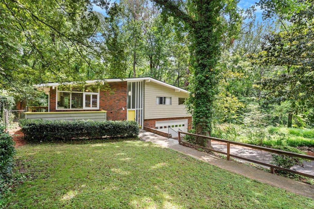 595 Collier Ridge Dr., Atlanta, GA 30318