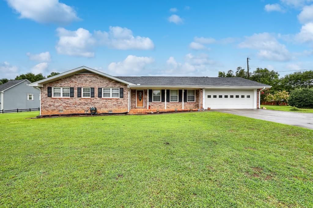 1735 Knight Cir., Loganville, GA 30052