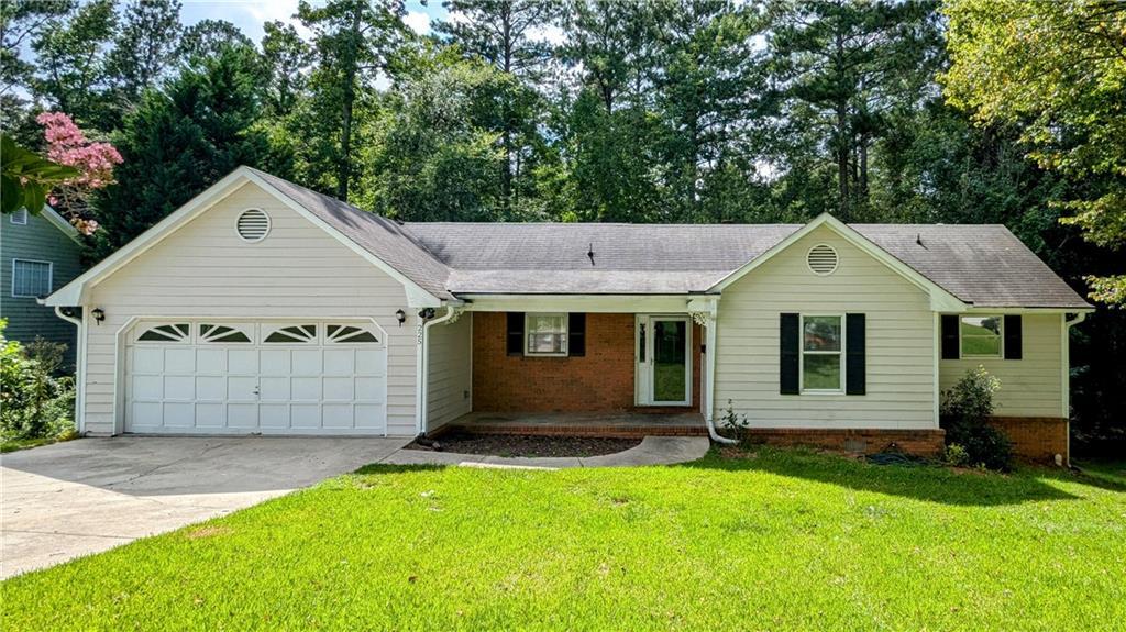 225 Hillandale Dr., Stockbridge, GA 30281