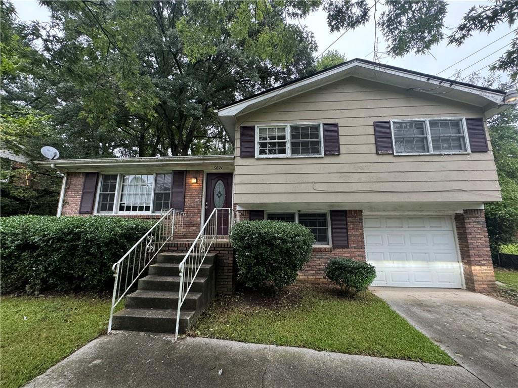 5674 Sandhurst Dr., Forest Park, GA 30297