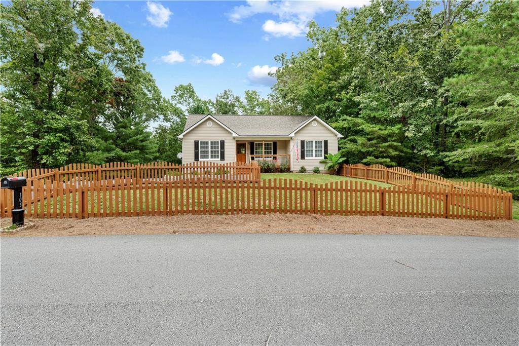 105 Royal Oaks Ln., Dahlonega, GA 30533