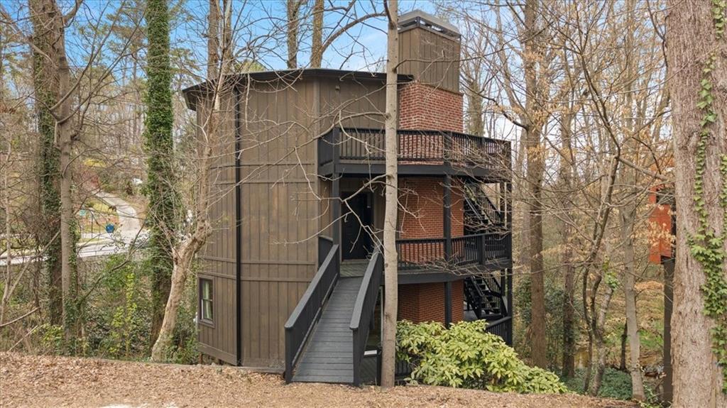 595 Overbrook Dr., Atlanta, GA 30318