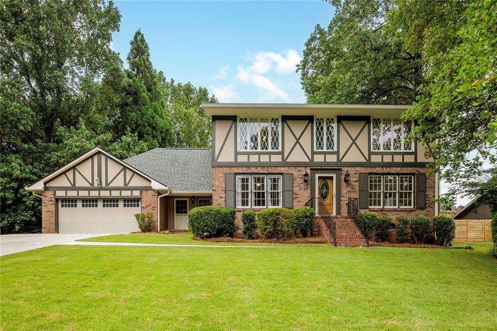 2211 Brendon Dr., Dunwoody, GA 30338