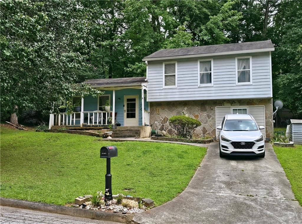 708 Greenhedge Dr., Stone Mountain, GA 30088