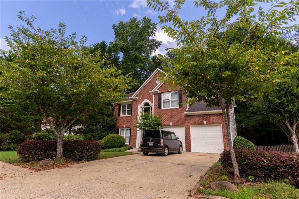 1028 Deer Hollow Dr., Woodstock, GA 30189