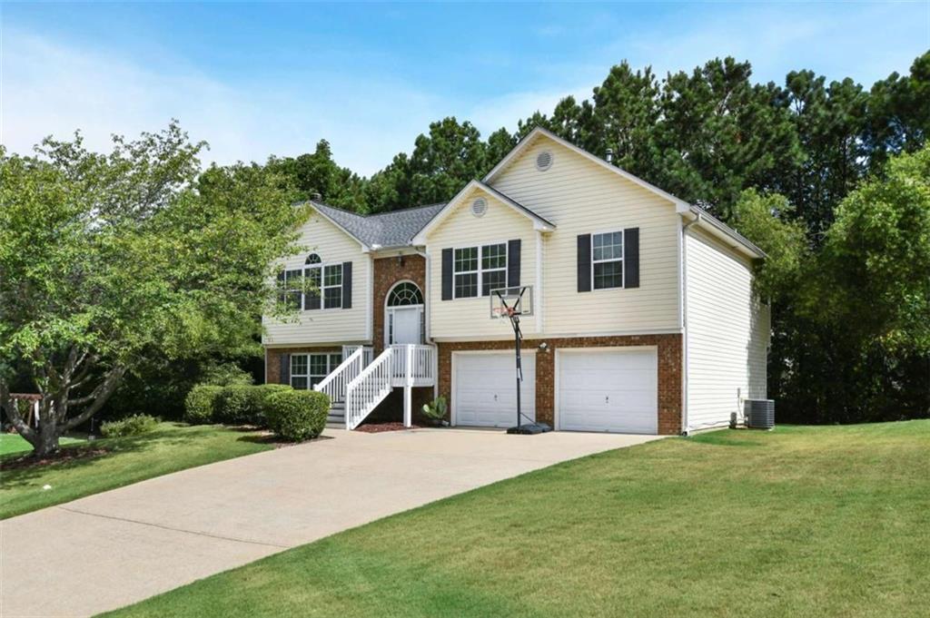 851 Walkingstick Dr., Douglasville, GA 30134