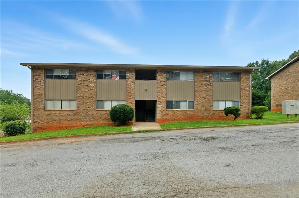 688 Waverly Pl., Clarkston, GA 30021