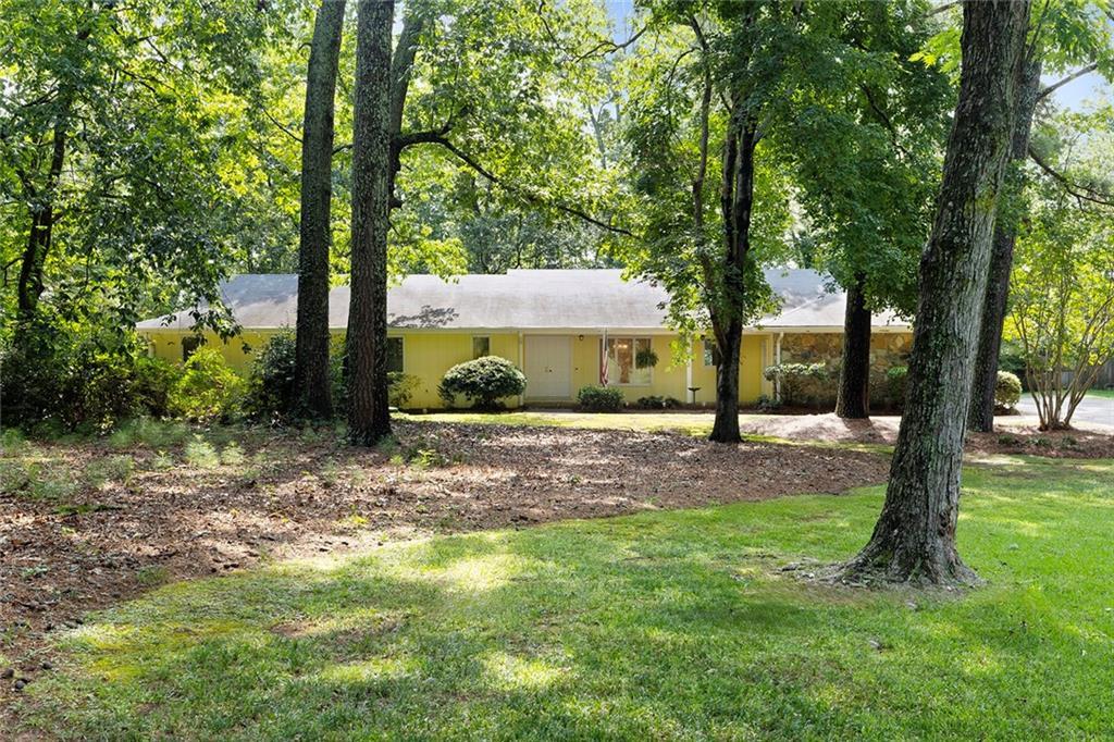 905 Hunterhill Dr., Roswell, GA 30075