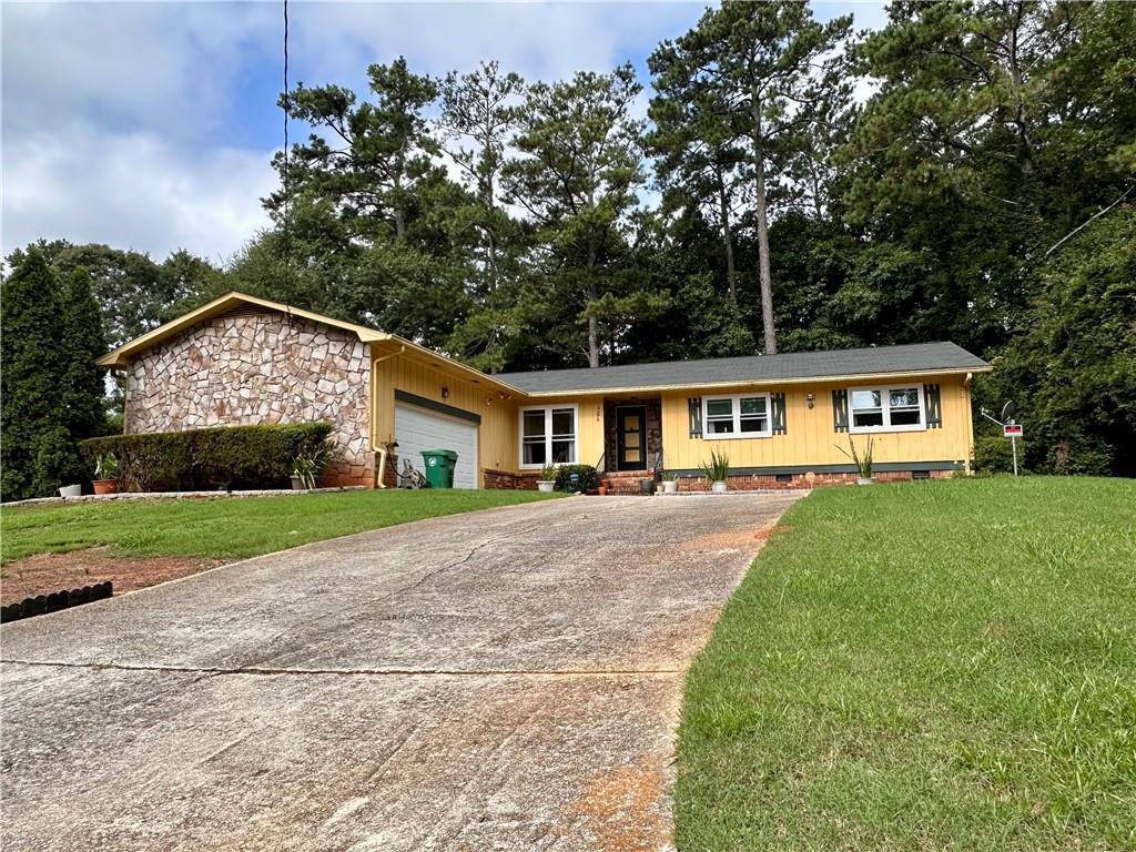 3275 Wintercreeper Dr., Lithonia, GA 30038