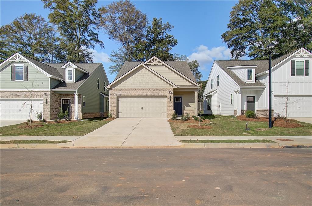 2208 Croghan Dr., Hampton, GA 30228