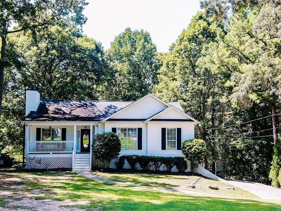 316 Winchester Dr., Sharpsburg, GA 30277