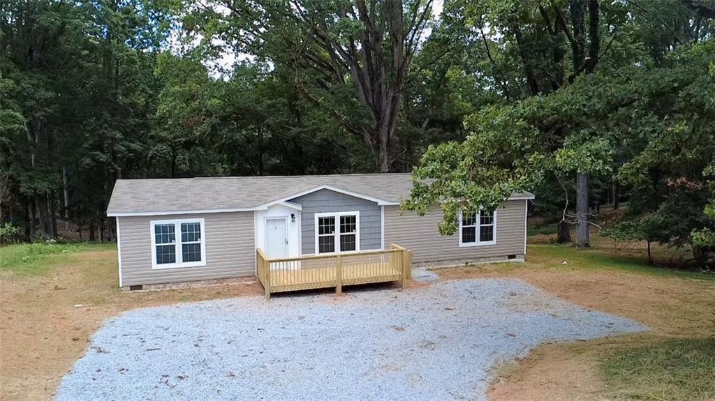 8671 Pea Ridge Rd., Cornelia, GA 30531