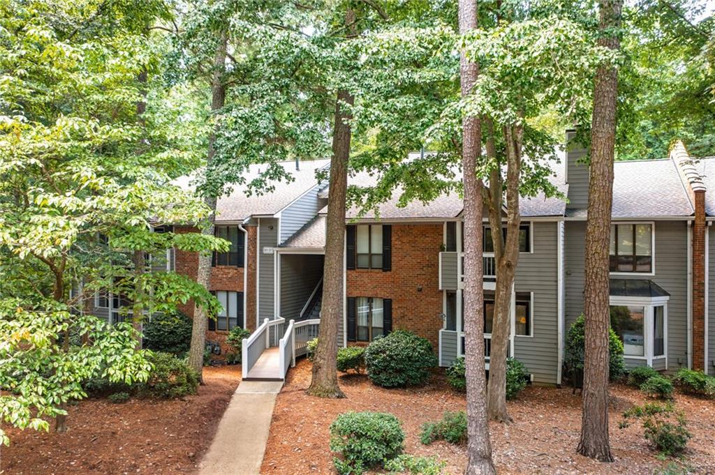 508 Warm Springs Cir., Roswell, GA 30075