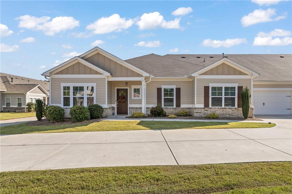 2487 Rathburn Cir., Loganville, GA 30052