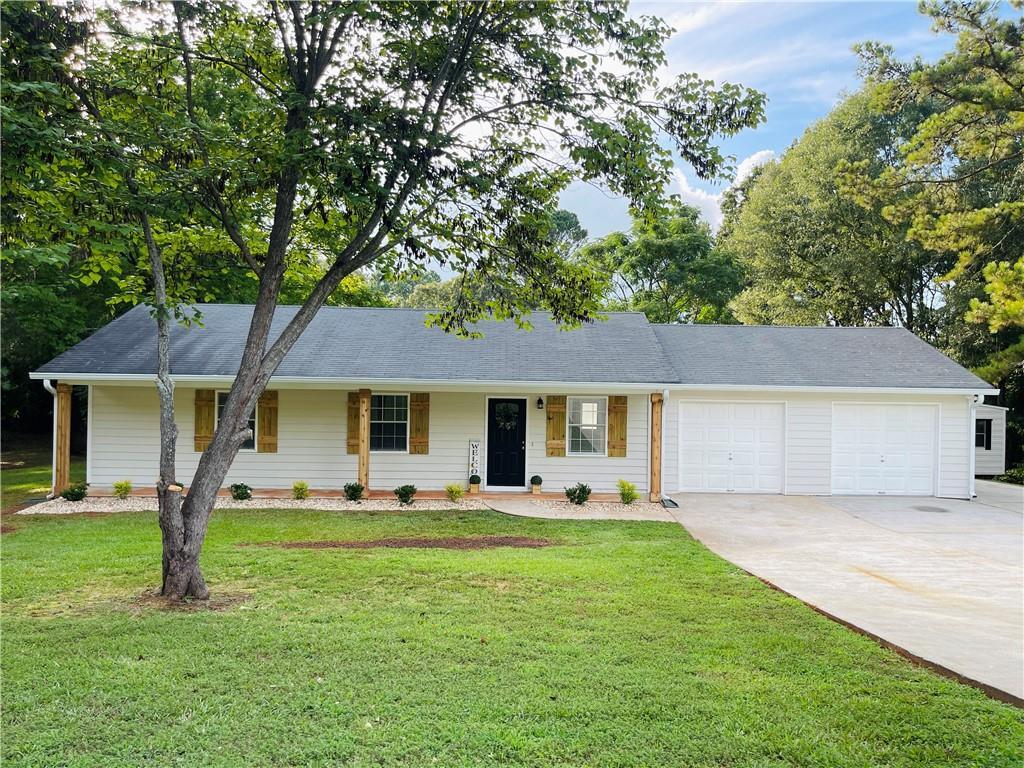 2303 Nancy Ct., Loganville, GA 30052