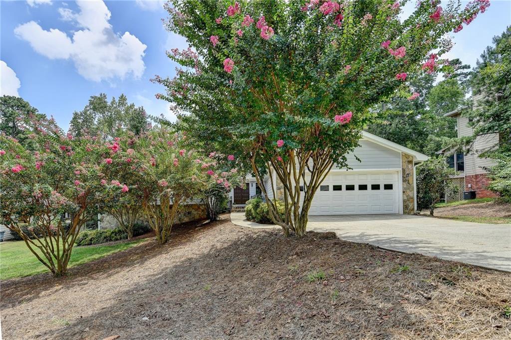 3025 Ascot Ln., Roswell, GA 30076
