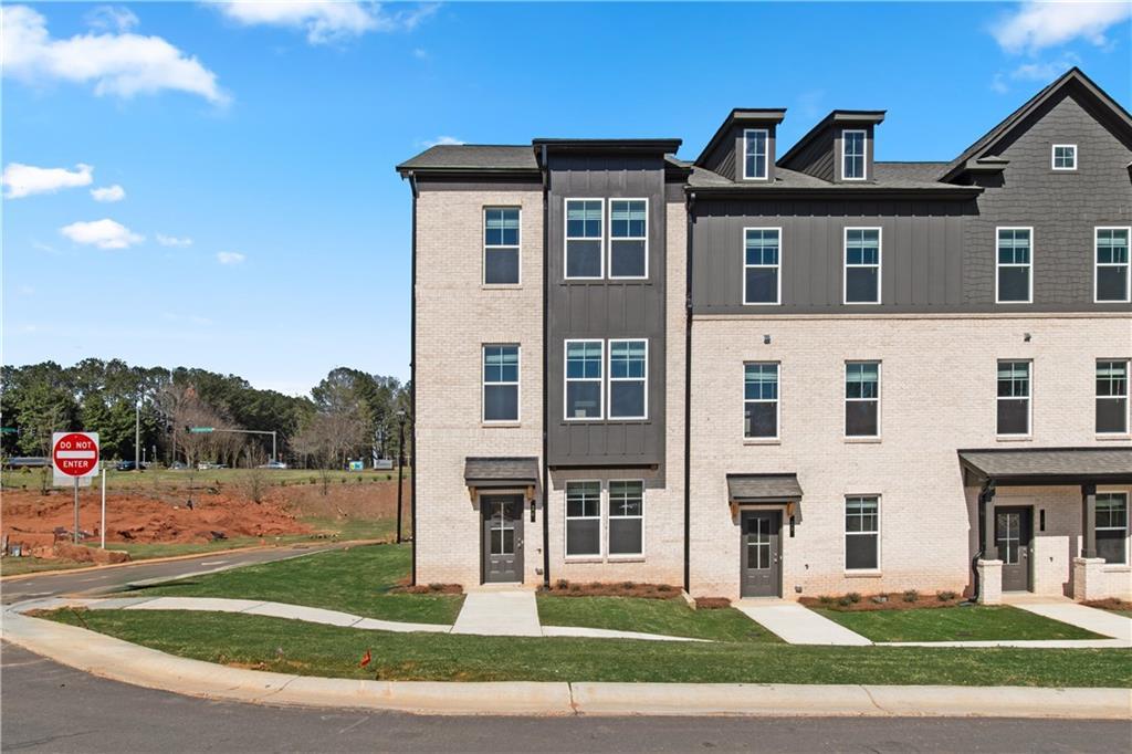 214 Daybreak Ln., Newnan, GA 30265