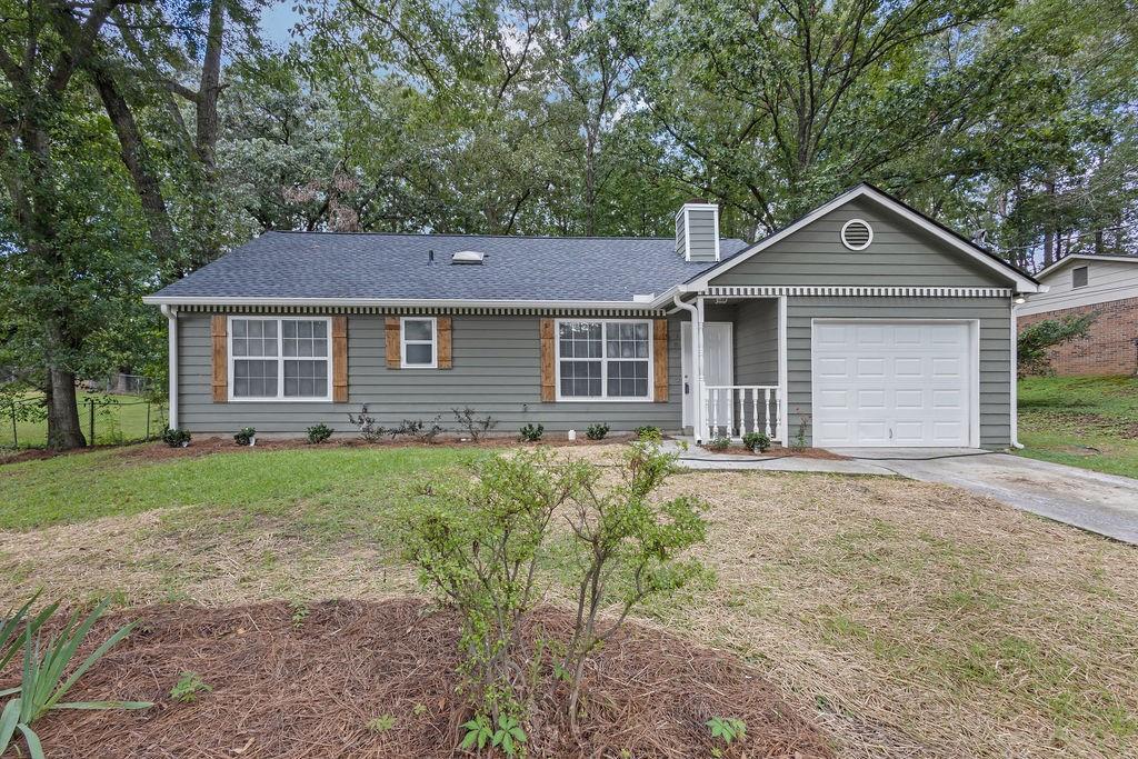 304 N Meade Dr., Peachtree City, GA 30269