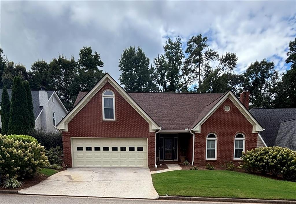 300 Shelli Ln., Roswell, GA 30075