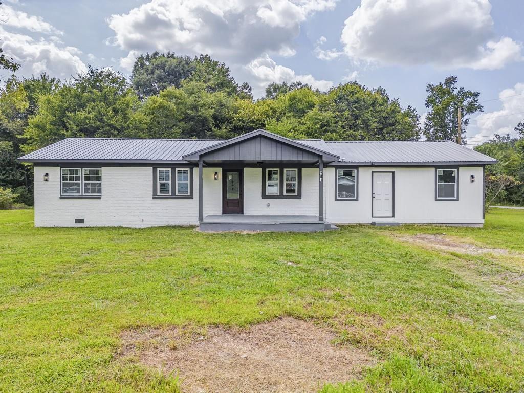 201 Charmin Cir., Calhoun, GA 30701