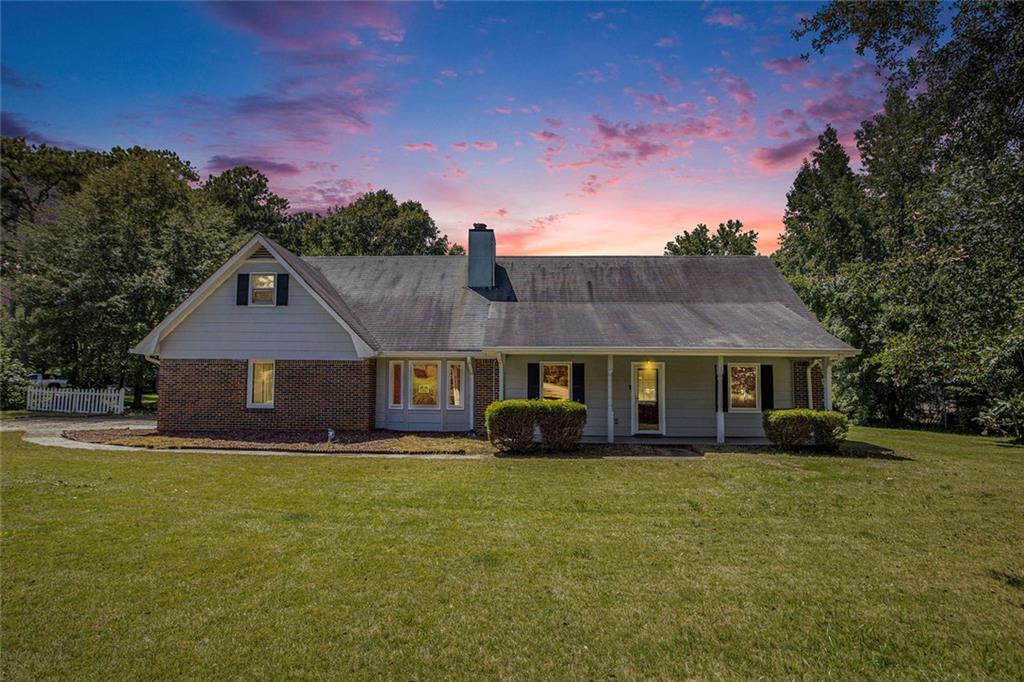 223 Chateau Dr., Fayetteville, GA 30214
