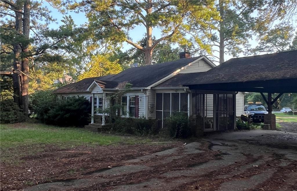 83 Woodstock Rd., Roswell, GA 30075