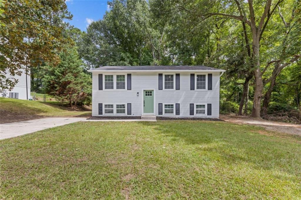 3352 Creekwood Dr., Rex, GA 30273