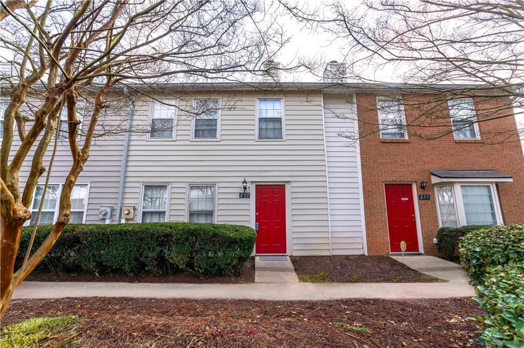 237 Chads Ford Way, Roswell, GA 30076