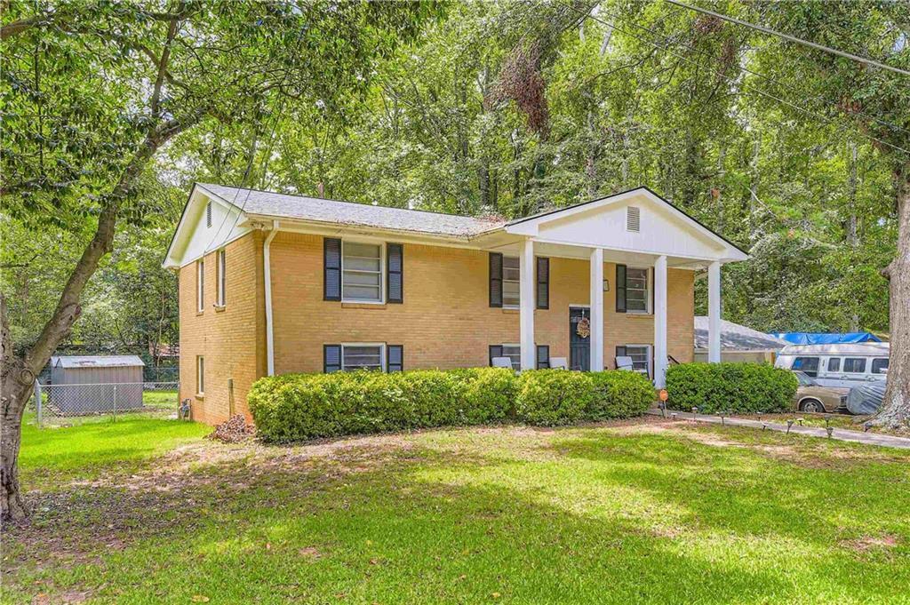 1607 Hillview Ave., Jonesboro, GA 30236