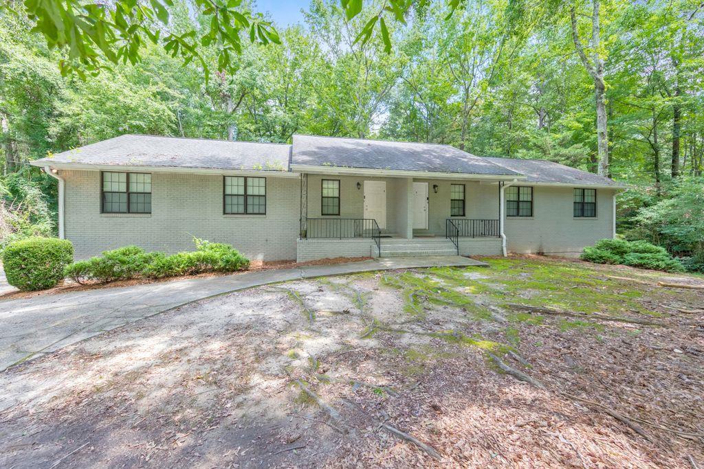 300 S Jeff Davis Dr., Fayetteville, GA 30215
