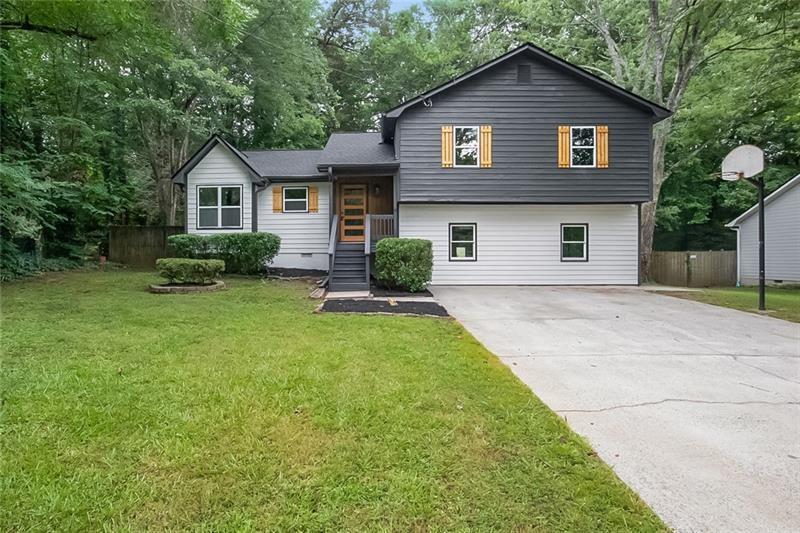 4050 Sumit Wood Dr., Kennesaw, GA 30152