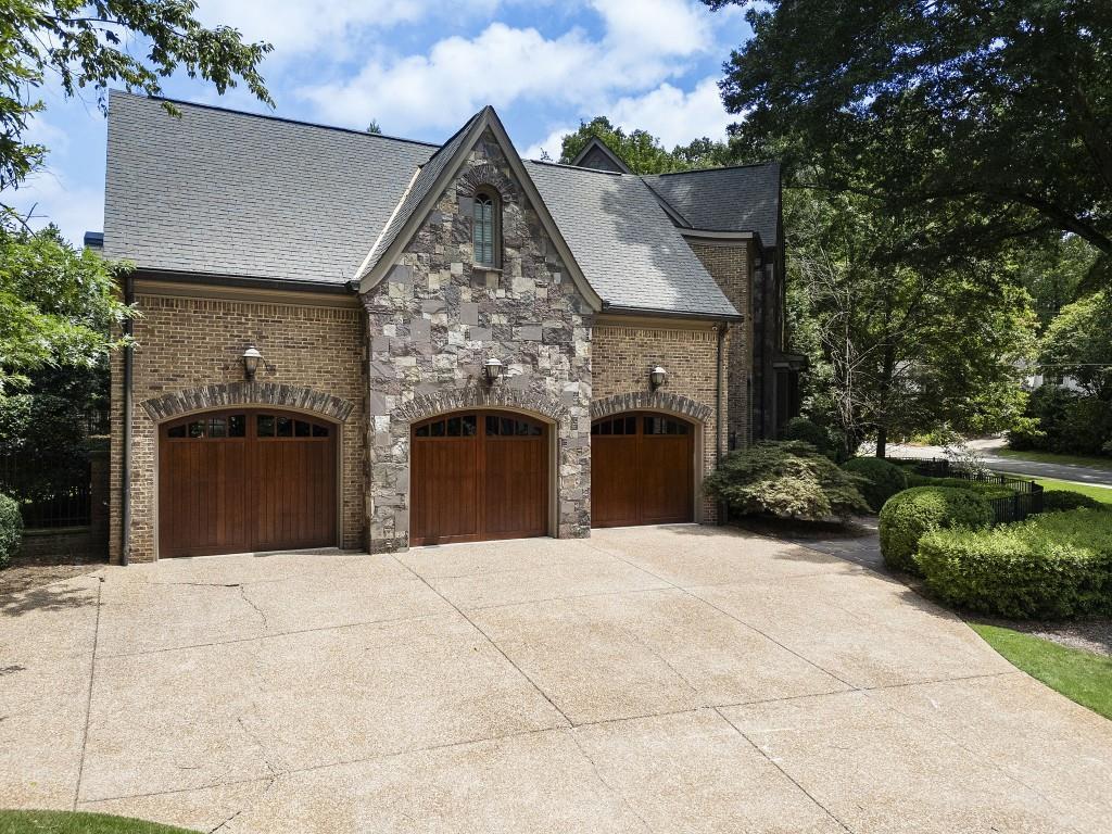 75 Forrest Lake Dr., Sandy Springs, GA 30327