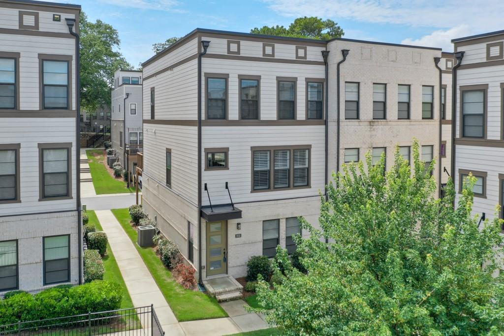 2032 Holtz Ln., Atlanta, GA 30318